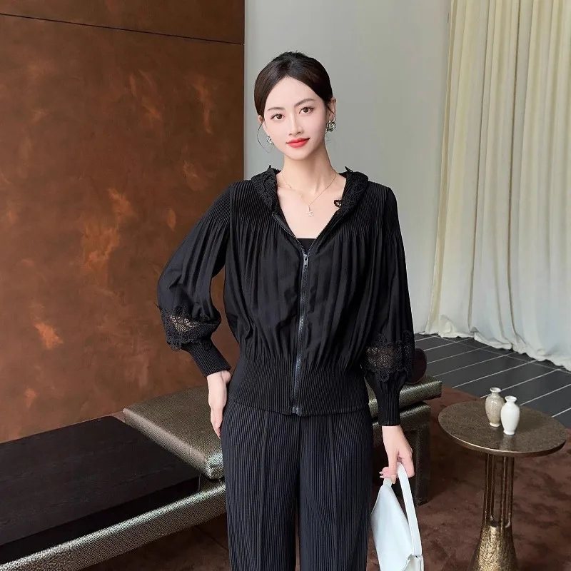 미야케 플리츠 재킷 2025년 가을 신상 여성 캐주얼 스포츠 스타일 후드 코트 디자인 레이스 스플라이싱 지퍼 가디건 탑