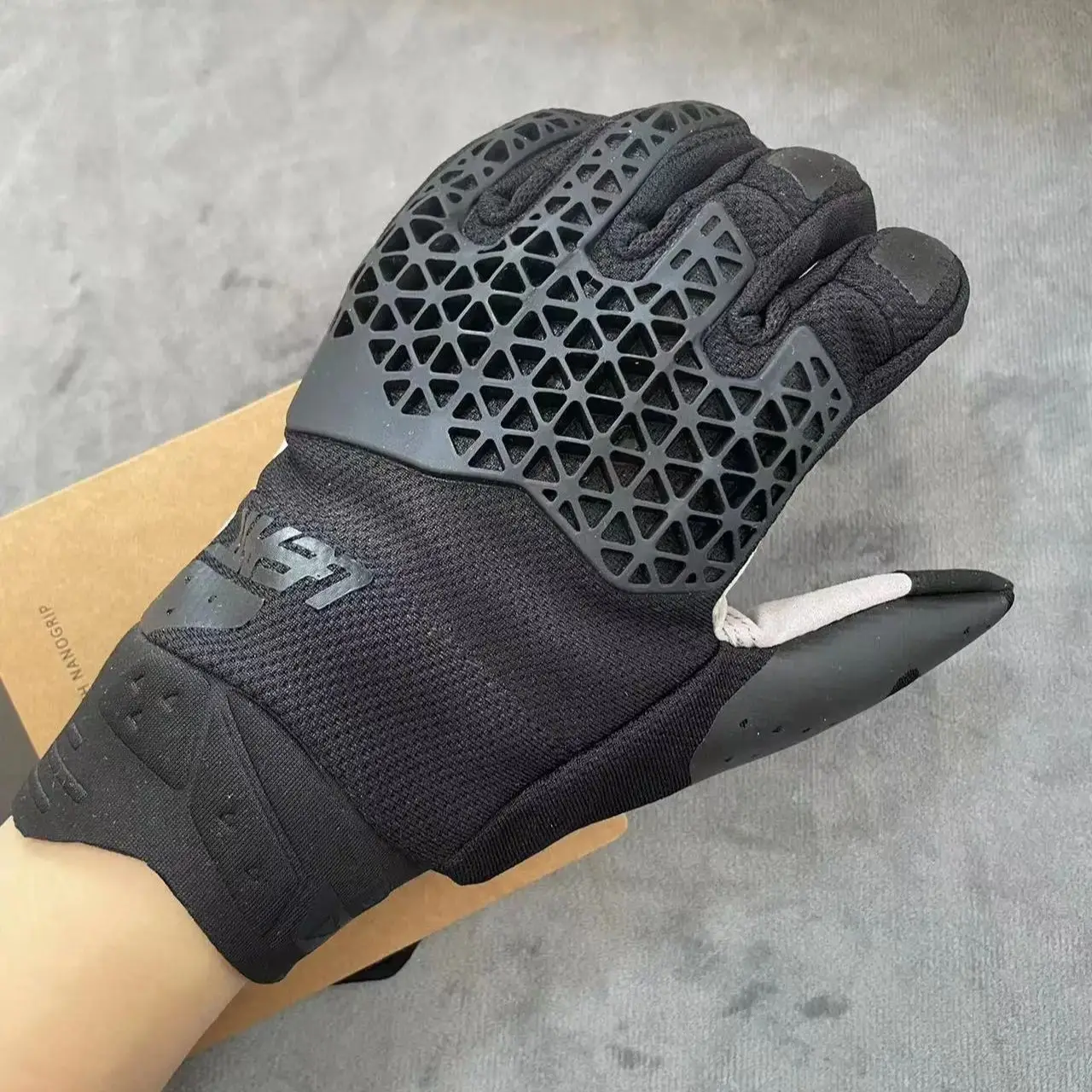 AliExpress FISTPLAST NEW MODEL cogo Sports Touchable Miami Vice Physical Perimeter Ride Pink Skin physical game Long finger wear gloves