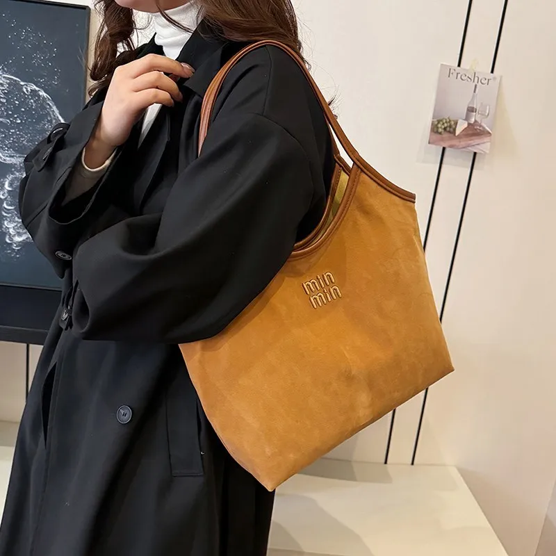 حقيبة حمل على طراز المصمم بتصميم عتيق، سعة كبيرة، موديل جديد 2025، حقيبة كتف واحدة للنساء