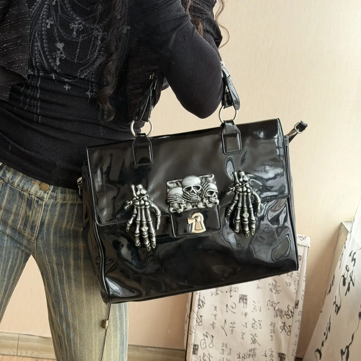 

Original Skull Handbag Bone Decorative Commuter Bag for Women Subculture Punk Black Leather Handbag Diagonal Span Bag