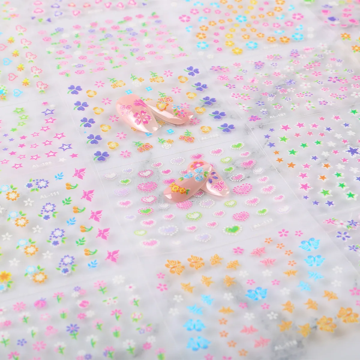 30 قطعة من ملصقات الأظافر الفنية، ملصقات أظافر عصرية يمكن ارتداؤها على الطراز البسيط مع أنماط الزهور والقلب والفراشة #5