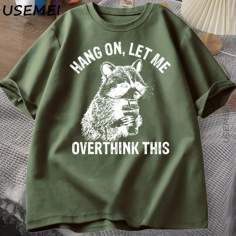 Hang on Let Me Overthink นี้ T เสื้อผู้ชายผู้หญิง Racoon ตลกเสื้อยืดถังขยะ Panda Tee เสื้อลําลองแขนสั้นผ้าฝ้ายเสื้อผ้า