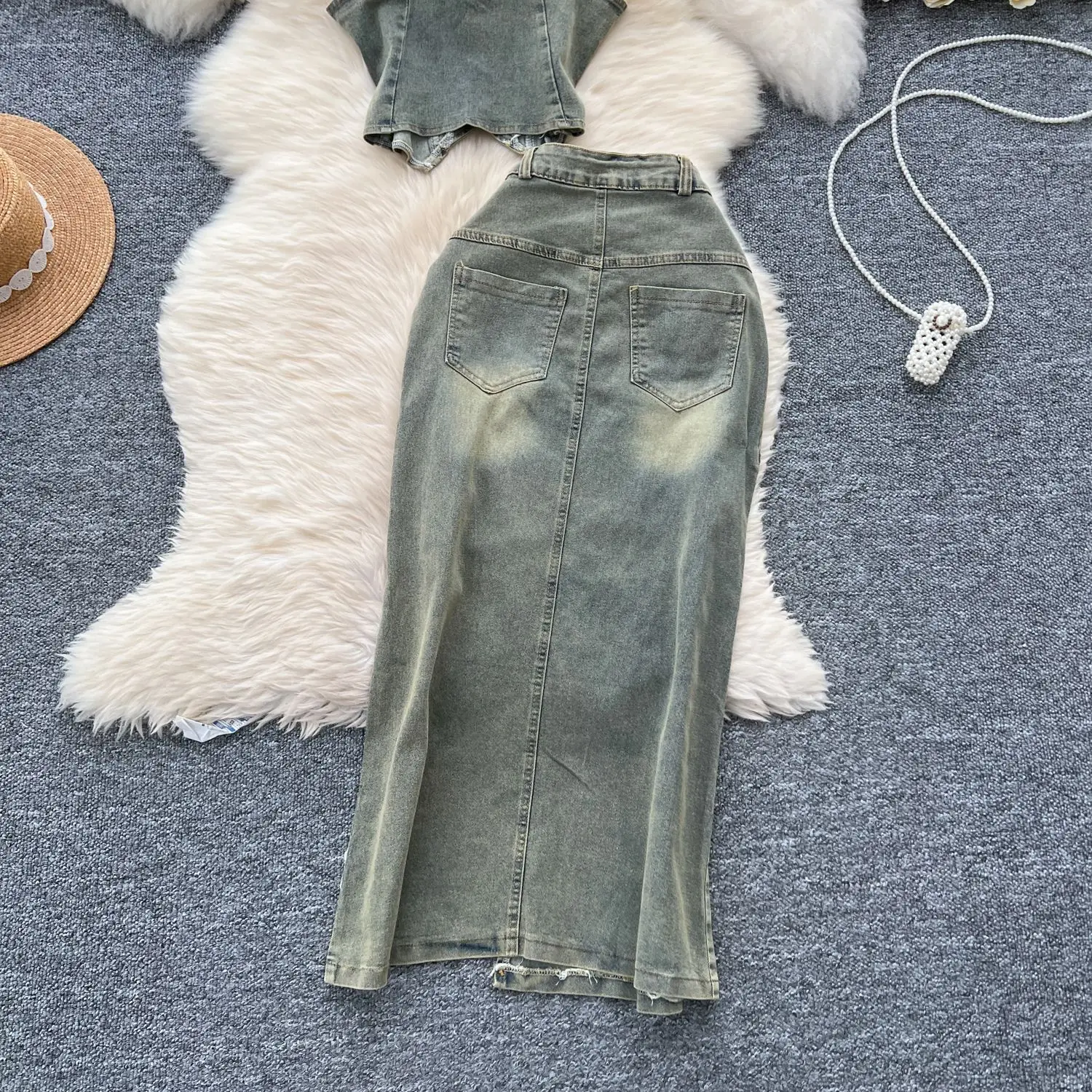 طقم مكون من قطعتين من قماش الدنيم المغسول بتصميم كلاسيكي أمريكي، بلوزة نسائية صيفية كلاسيكية جديدة بدون أكمام مع فتحة تنورة تنحيف