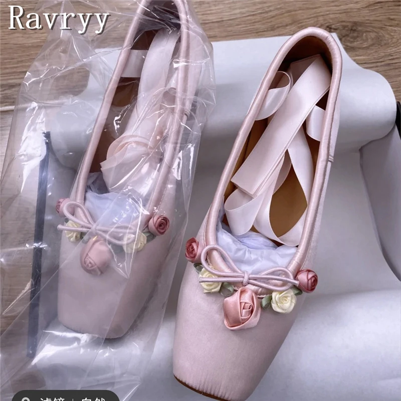 Scarpe singole a fondo piatto da principessa con fiore di rosa scarpe da balletto con cravatta incrociata in raso scarpe Casual da bambina dolce