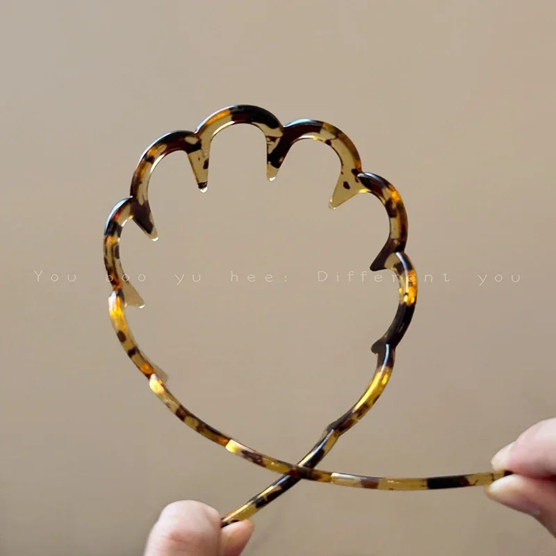 Модные волнистые повязки на голову для женщин, однотонные зубчатые нескользящие ленты для волос для девочек, спортивные повязки для мытья лица, аксессуары для волос