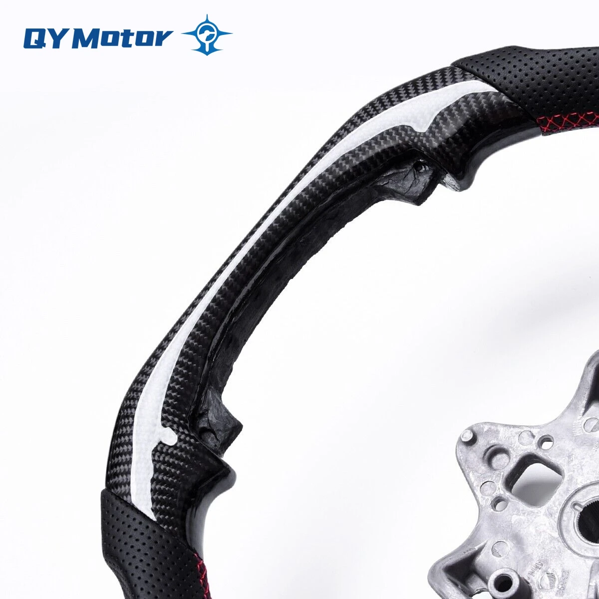 عجلة قيادة من ألياف الكربون الحقيقية مصنوعة من الجلد المثقوب مناسبة لسيارة تشيفي شيفروليه سيلفرادو 1500