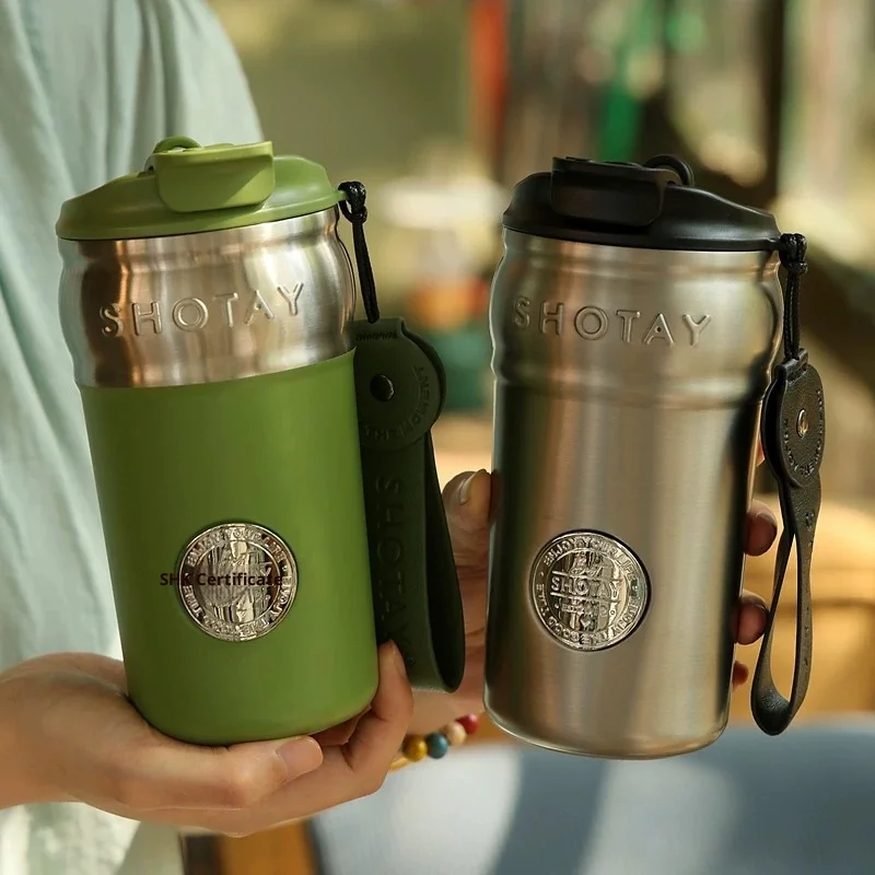 Isolierte Retro-Kaffeetasse mit Keramik-Innenfutter, hohes Aussehen, tragbarer und kleiner tragbarer Kaffee-Isolierbecher