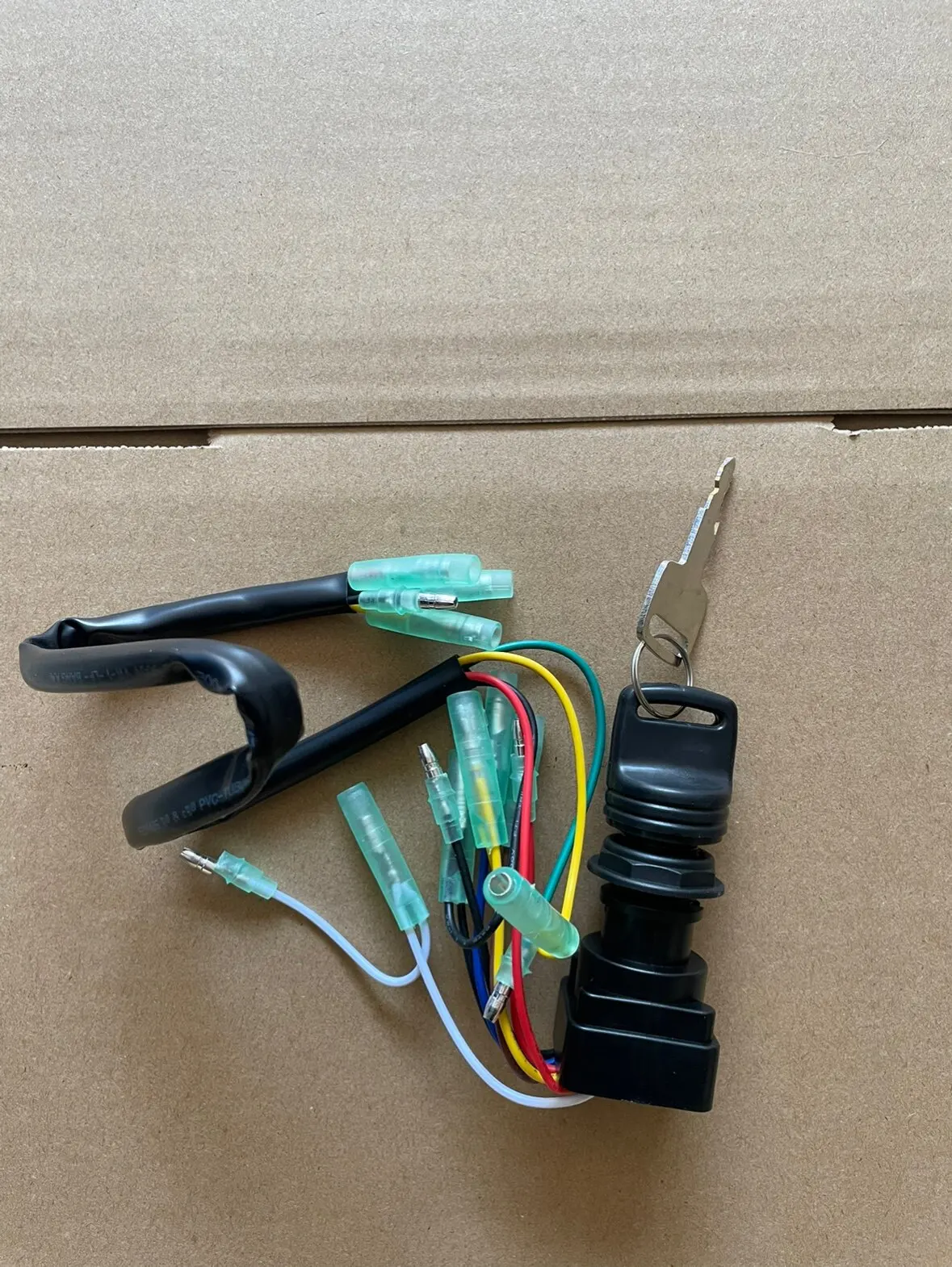 

Блок дистанционного управления зажиганием и переключением передач для лодочных моторов Yamaha (аксессуары)