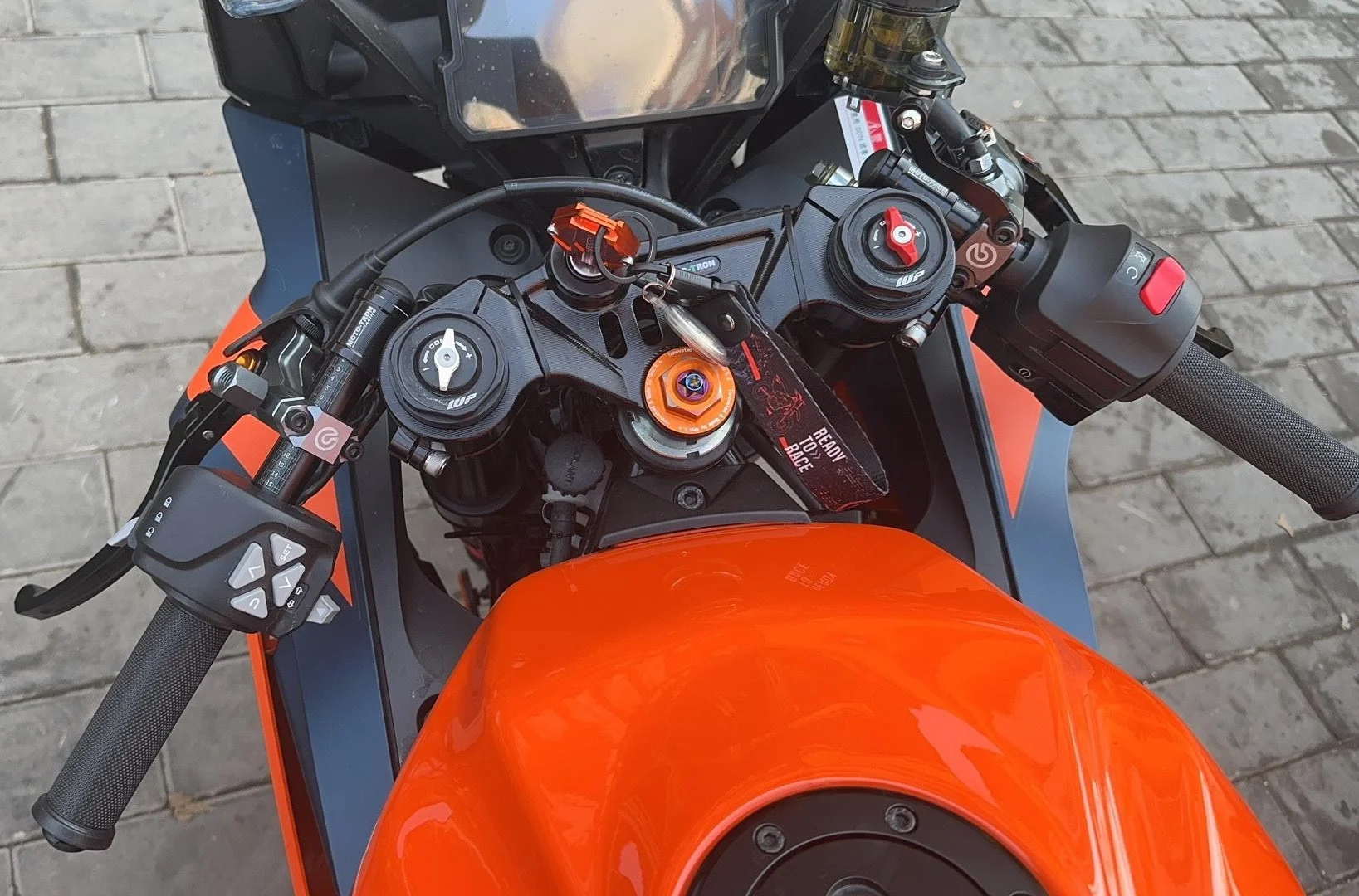 MOTO-TRON CNC Aluminum Motorcycle Handlebar Clip-Ons Fork Handle Bars Clip ons  For  RC390 2022-2026