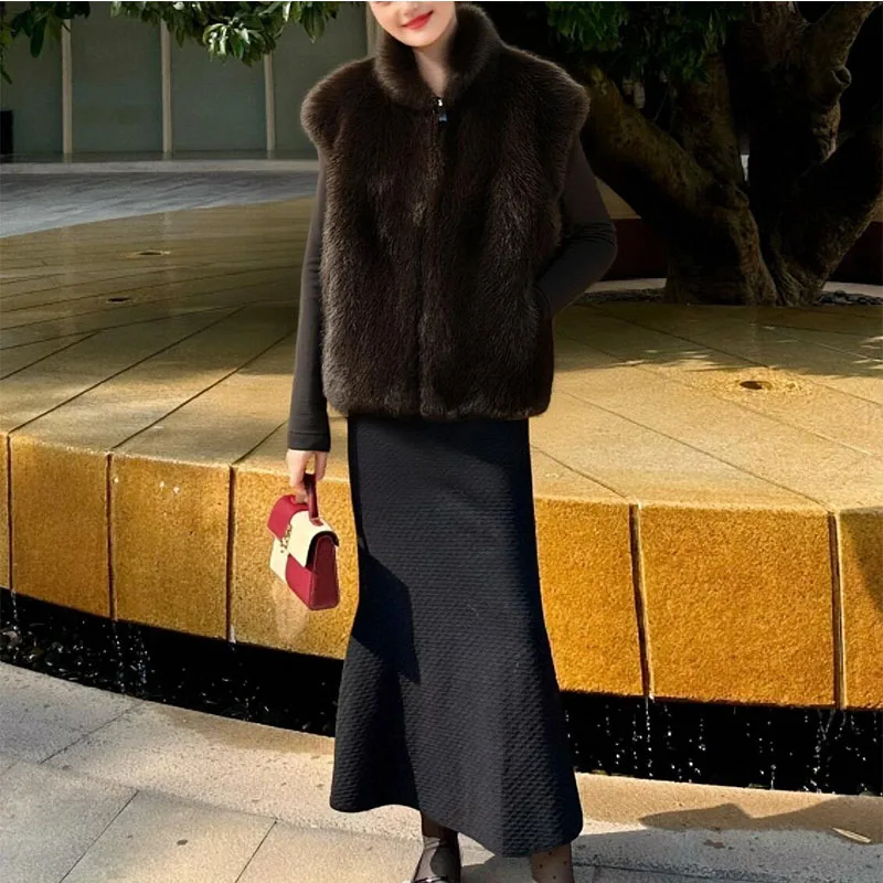 سترة نسائية شتوية جديدة لعام 2025، طراز أوروبي وأمريكي، تأثير بسيط من الفرو الصناعي