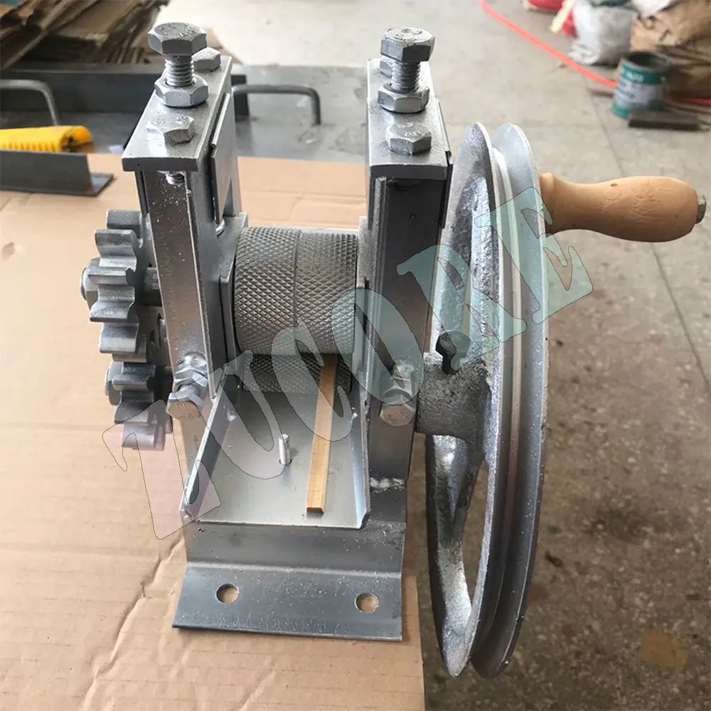 Small Bamboo Strip Slitter Layering Machine Bamboo Strip Separation Machine Manual Strip Breaking Machine