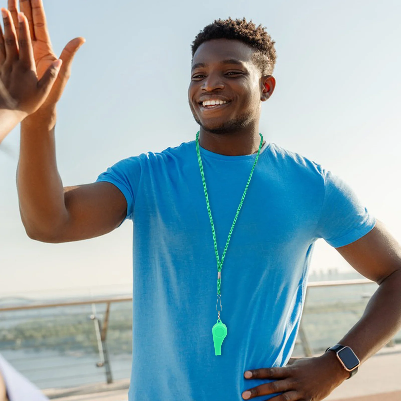 4 قطعة صافرة المحمولة مع الحبل بصوت عال واضح لكرة القدم كرة السلة كرة القدم الهوكي الحيوانات الأليفة التدريب المعلم الحكم في الهواء الطلق