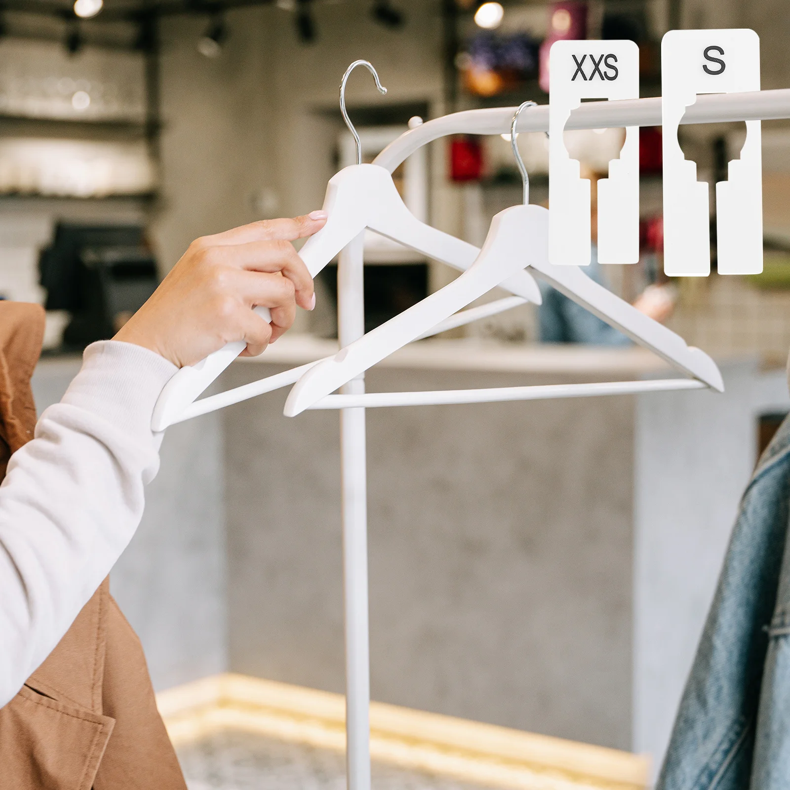 

16pcs Clothing Size Dividers Clear Closet Organizers Plastic Shelf Dividers For Closets Clothes Storage Rack Home Organization