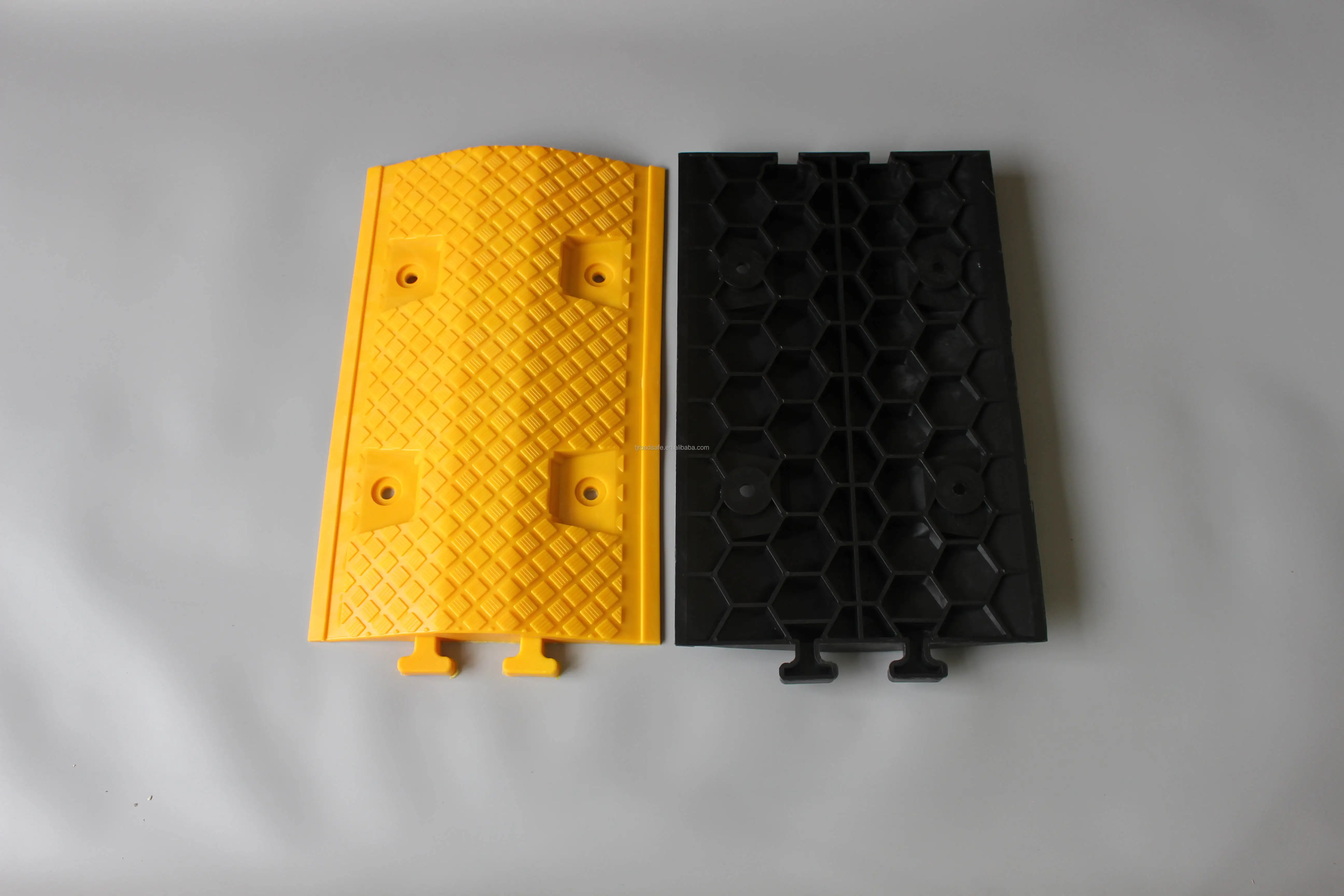 Traffic Safety Road Speed Bump Reducer PVC Road Hump Breaker for Car Plastic Speed Bumps Car Speed Breaker