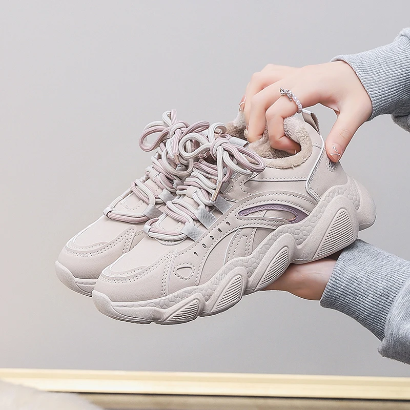 New Winter Casual Sports Shoes for Ma'am Trendy Shoes Winter fleece dad shoes flat shoes cotton shoes sports shoes Size 35-40