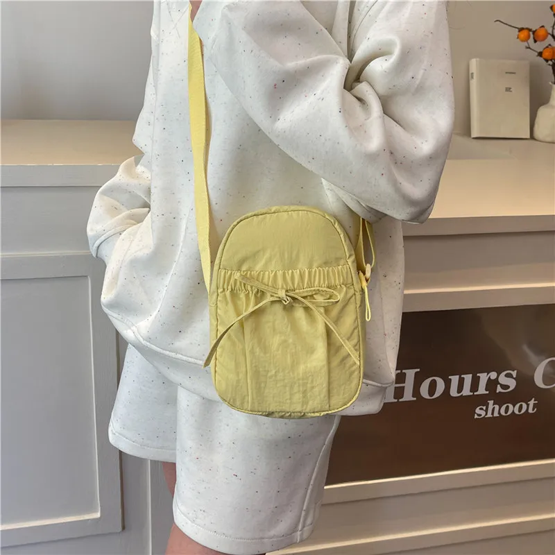 

Textured Nylon Cloth Messenger Bag Women's New Fashion Versatile Casual Shoulder Bag Outdoor Travel Portable Mobile Phone Bag