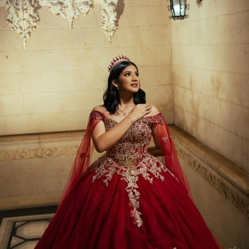 

Блестящее красное платье Quinceanera, кружевное тюлевое платье с золотыми блестками, наклейка с кристаллами и бантом, платья de 15, Quinceanera ﻿ Индивидуальный