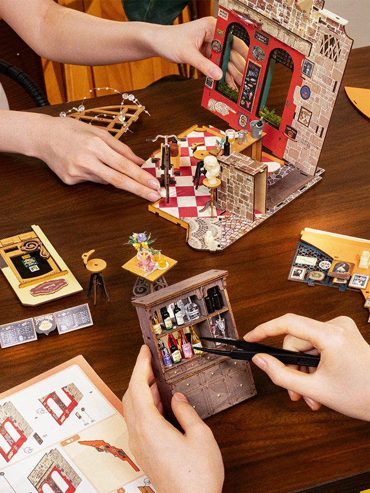 Robotime Rolife DIY Cheers Bar y comedor casa de muñecas con muebles casa de muñecas en miniatura kits de madera juguete para niños adultos (DG173)