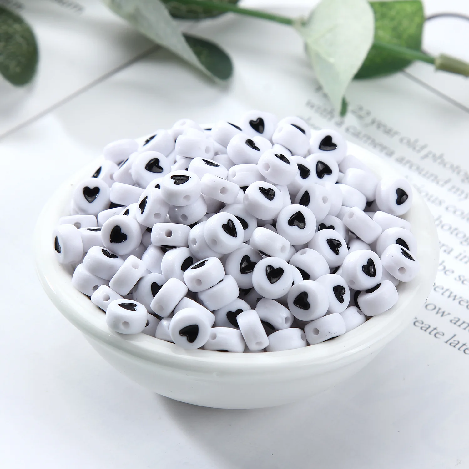 Fresh New White Black Acrylic Oil Drop Love Hearts Printing Coin Round Jewelry Beads Fit Bracelet Necklace Earring 1000pcs 4*7mm