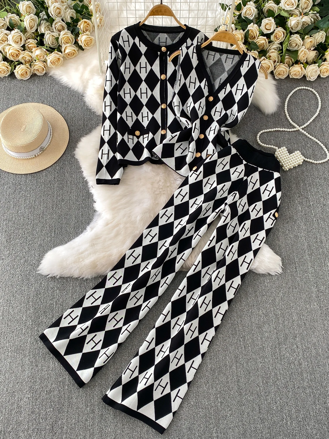 Faionable Winter Tee-Piece Set Women's Loose Plaid Knitted Cardigan Coat + Metal Bule Base Vest + Casual Pants