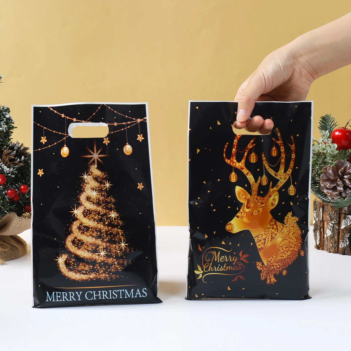 10/25/50pcs Black Golden Christmas Gift Bag Plastic Handbag Christmas Decoration for Home 2025 Xmas Gifts New Year Packaging Bag