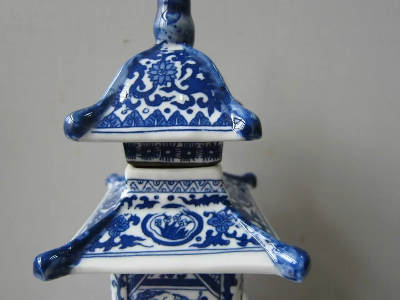 Old Collecting Antique Chinese Blue and White Porcelain Layered Tower Vases