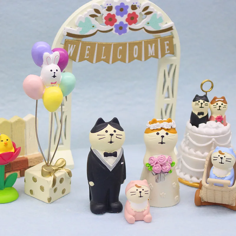 Cartoon Mini Sweet Lovers Couple Family with Kids Baby Carriage Decoration Figurines Home Decor Friends Wedding Exquisite Gifts