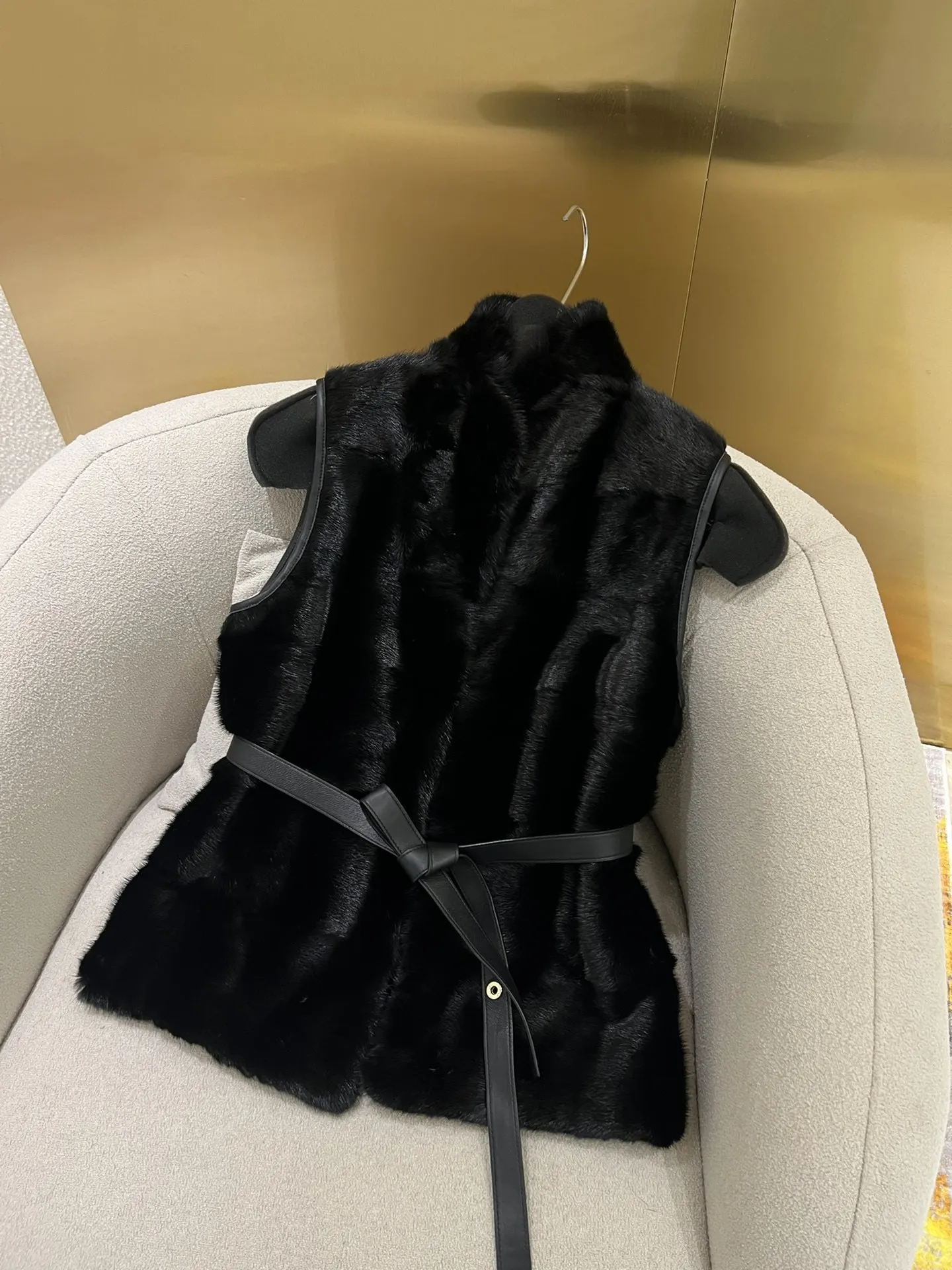 

Autumn/Winter Premium Fashion Lace-Up Accessories: Full Mink And Cashmere Vest