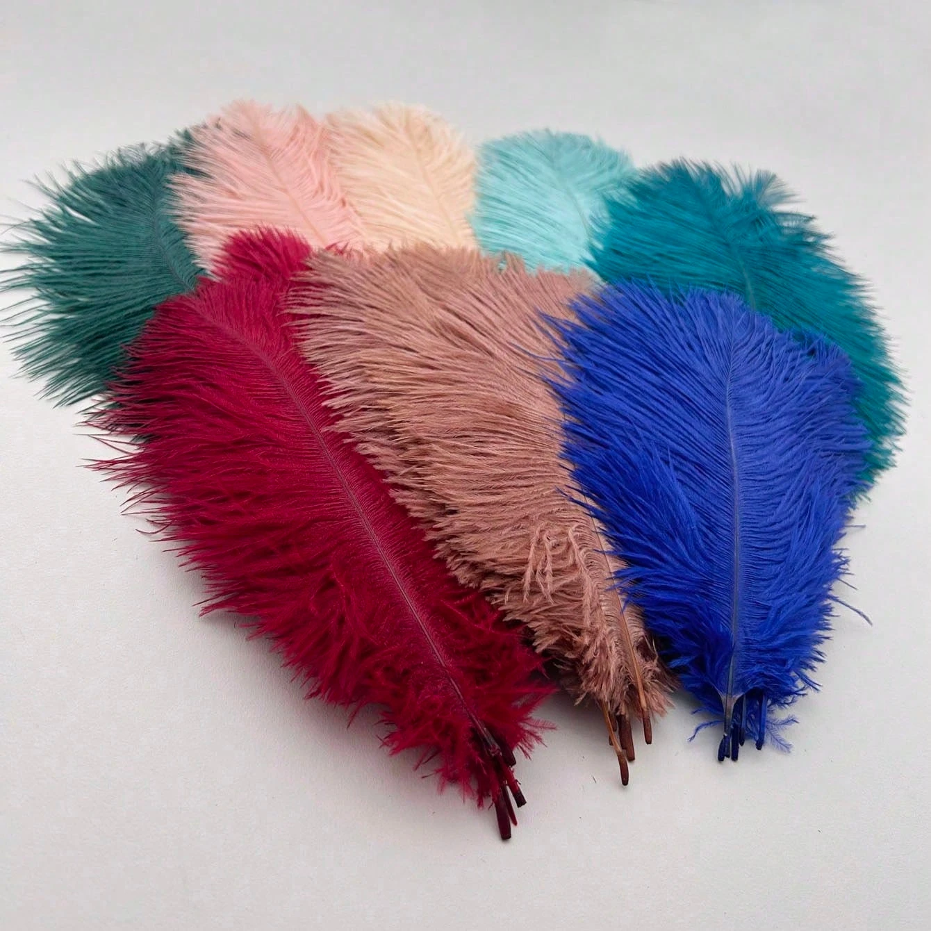 Plumas de avestruz de 20-25cm para decoración del hogar de boda, fabricación de joyas DIY, centros de mesa, accesorios artesanales