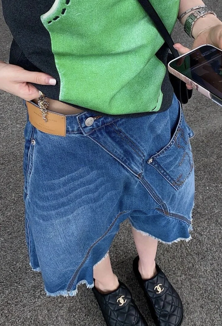 

Retro American Design Denim Shorts Women's Summer New Style Spicy Girl Irregular Pocket Frayed Five-Point Pants