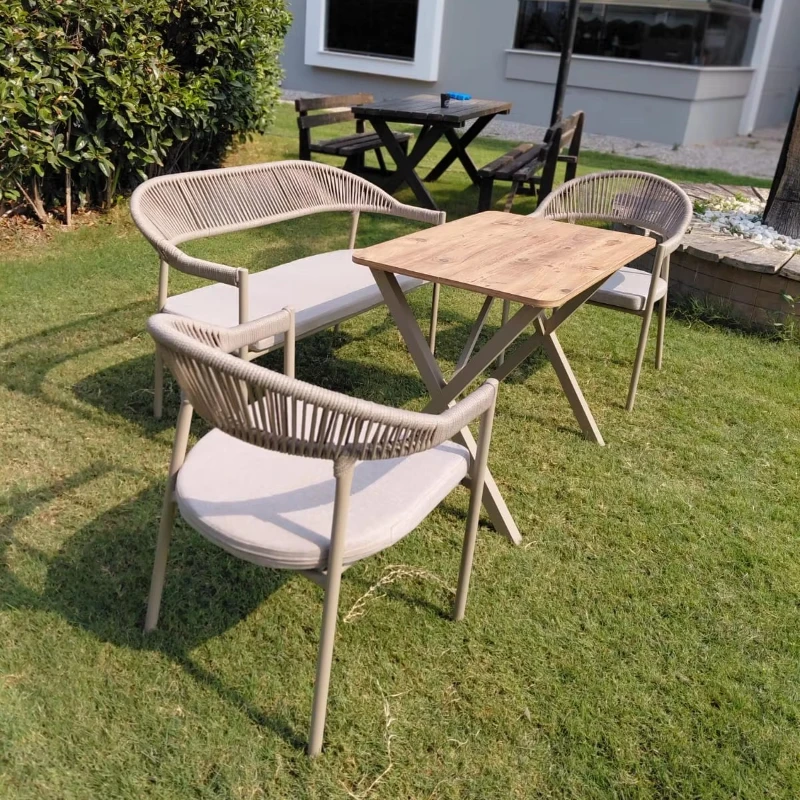 Elegant and comfortable tea set