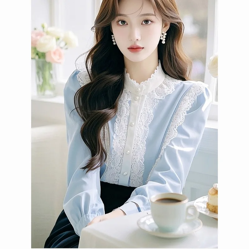 

Новая коллекция 2026: Элегантная синяя блузка-кардиган с кружевными вставками и воротником-стойкой для женщин. Нишевая шикарная модель.