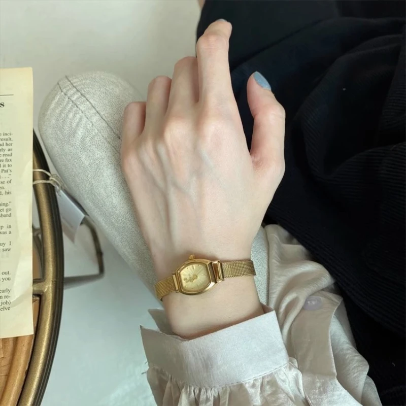 2025 Vintage Luxury Elegant Women's Watches Stainless Steel Waterproof Japanese Movement Quartz Watch Simple Small Gold Watch