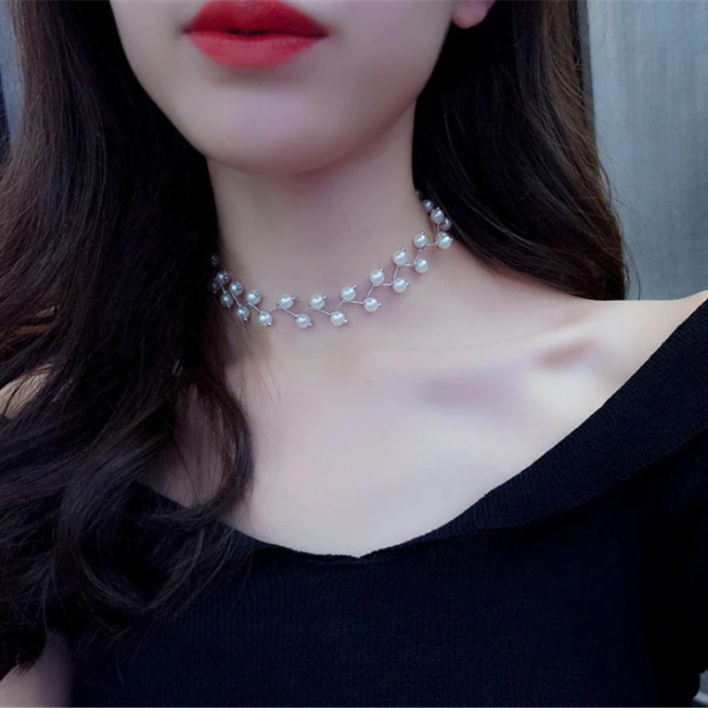 

2024 Simple Short Necklace Women's Neck Accessories Korean Choker Neck Strap Pearl Clavicle Chain Women's Neck Strap