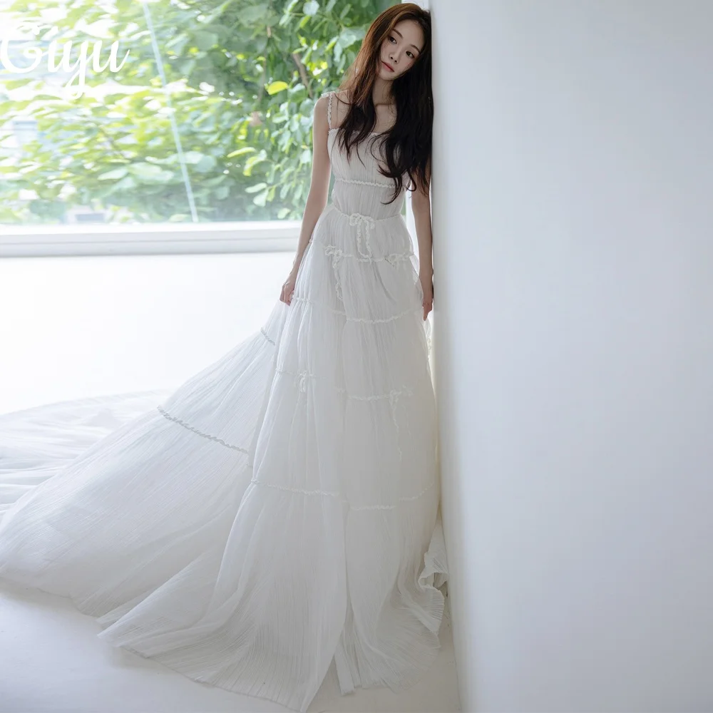 

Giyu New Modern Spaghetti Strap Wedding Dress Sleeveless Crape A-Line Wrapped Ribbon Korea Photoshoot Tulle 웨딩드레스 Customize