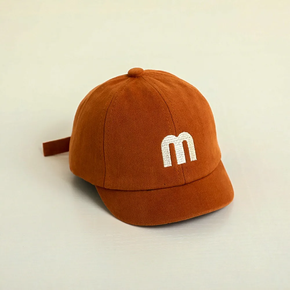 

Новая дышащая детская бейсболка с тонкими полями и короткими полями, фуражка с вышивкой для младенцев, буква M, детские козырьки с короткими полями