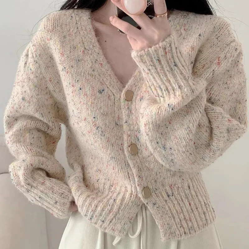 

Gentle and Elegant Short Knitted Sweater V-neck Single-breasted Long-sleeved Sweater Coat Women Can Pair It with A Cardigan