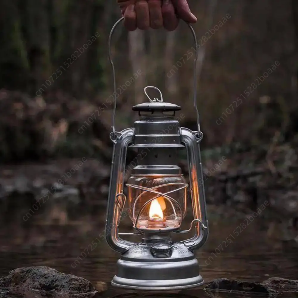 Metal Kerosene Lantern Vintage Oil Burning Lantern Hurricane Table Lamps with Handle for Camping Home Patio