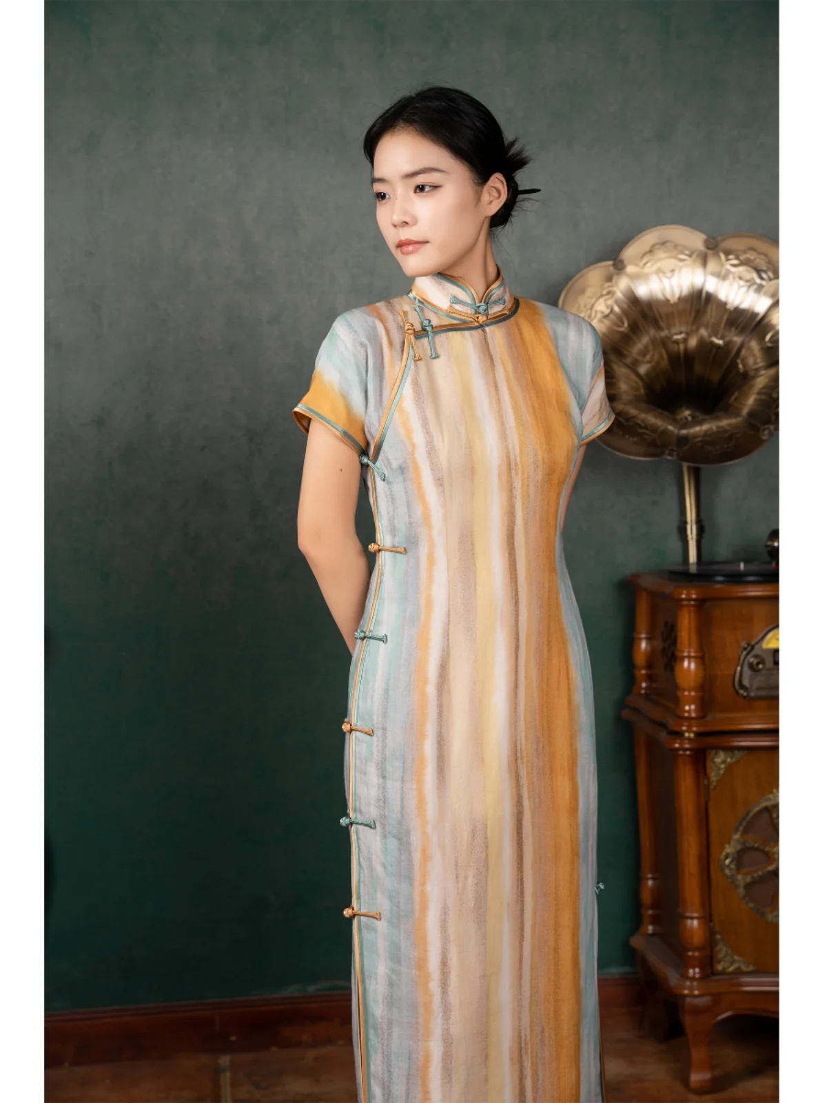 

Классическое шелково-льняное платье Timel Faion Slim Fit с открытыми плечами, дышащее, летнее, длинное, с низким разрезом, с цветочным узором