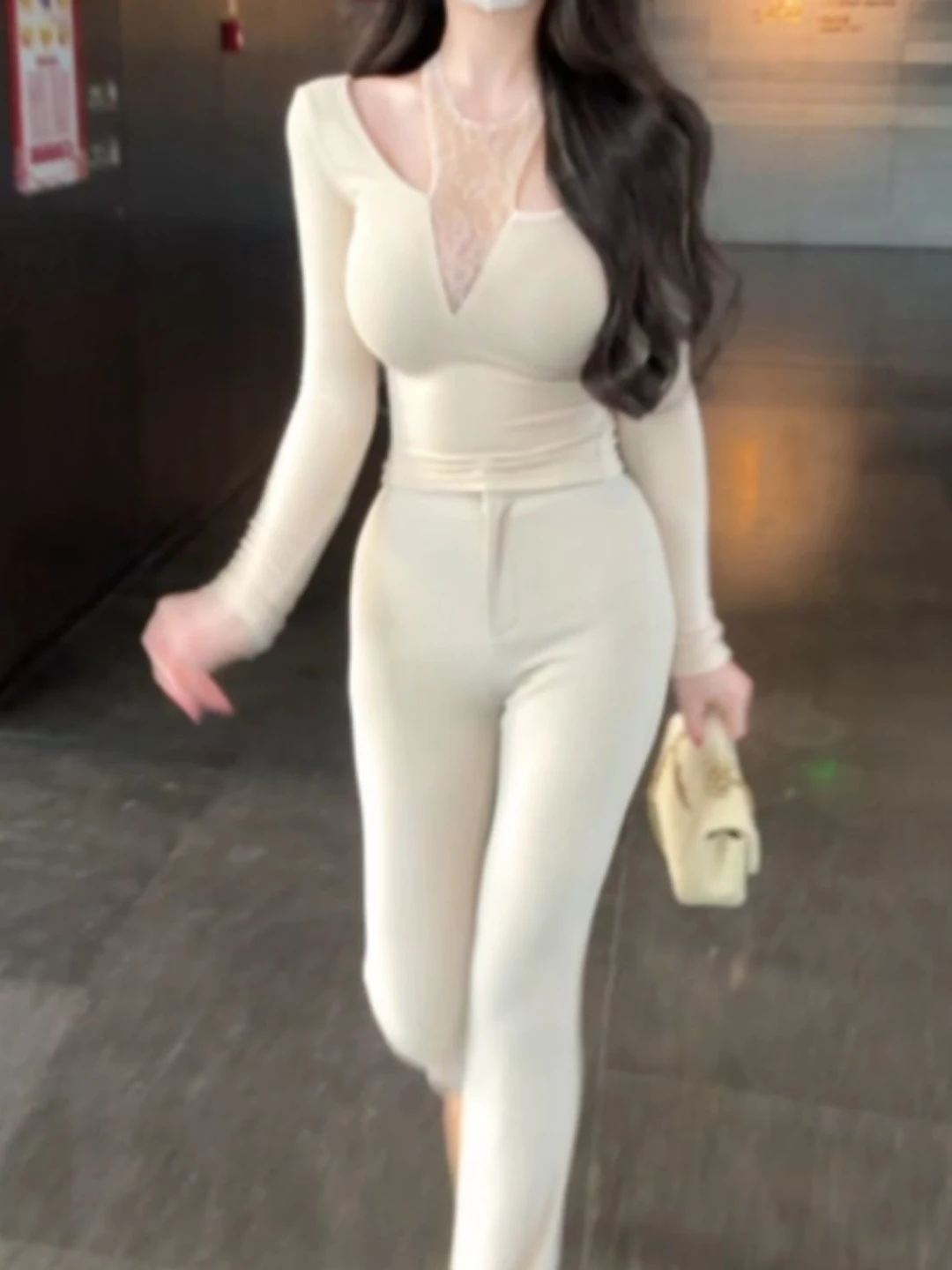 

Сексуальная кружевная футболка с длинным рукавом и вырезом на шее в стиле Pure Desire, женская модная приталенная повседневная модель Весна 2026