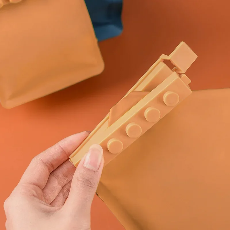 

4Pcs Kitchen Tool Moisture-Proof Sealer Random color Building Block Snack Sealing Clip Home Storage Organizer