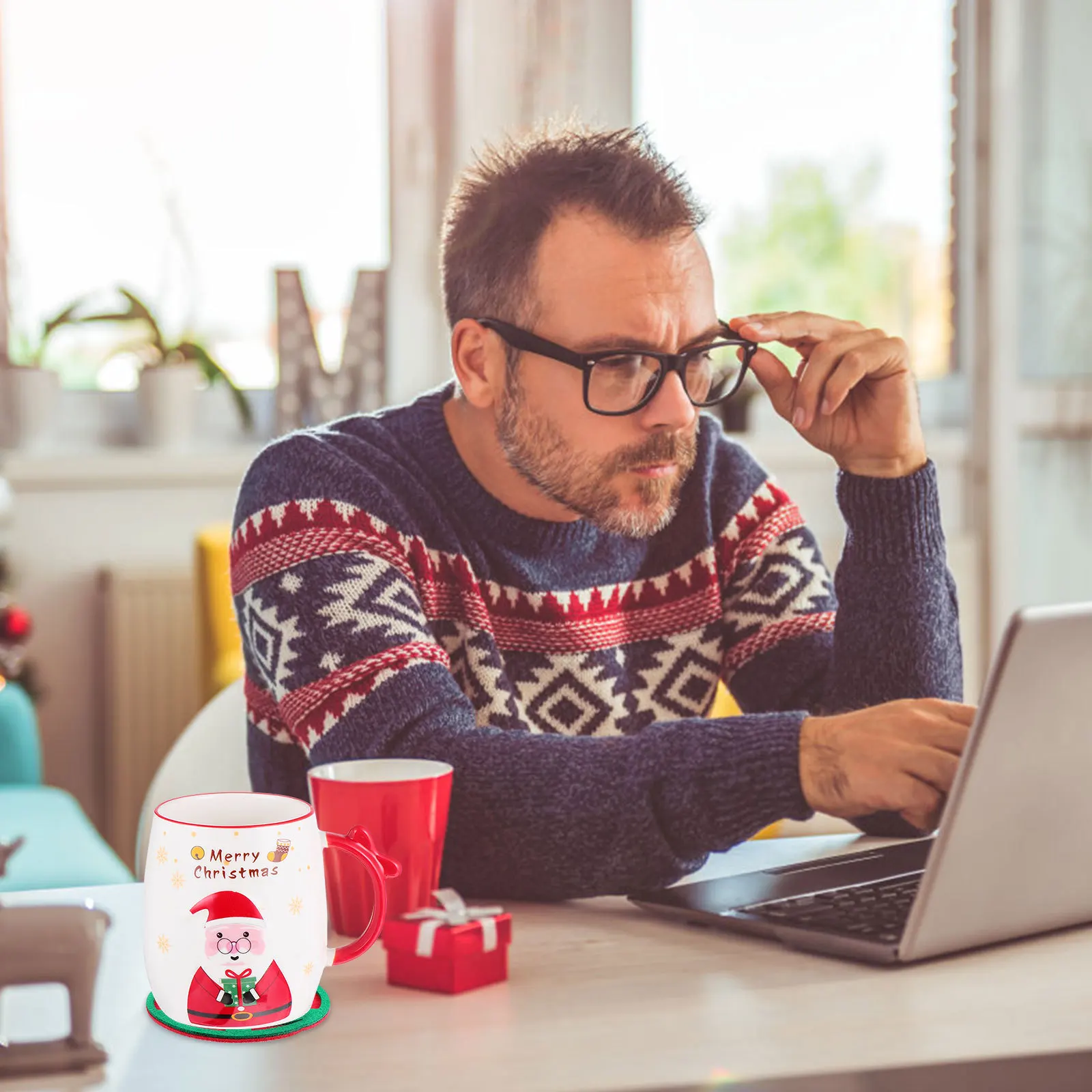 

8Pcs Christmas Felt Coasters Nonslip Heat Resistant Cup Pads for Home Office Decor Xmas Dining Table Cup Coasters