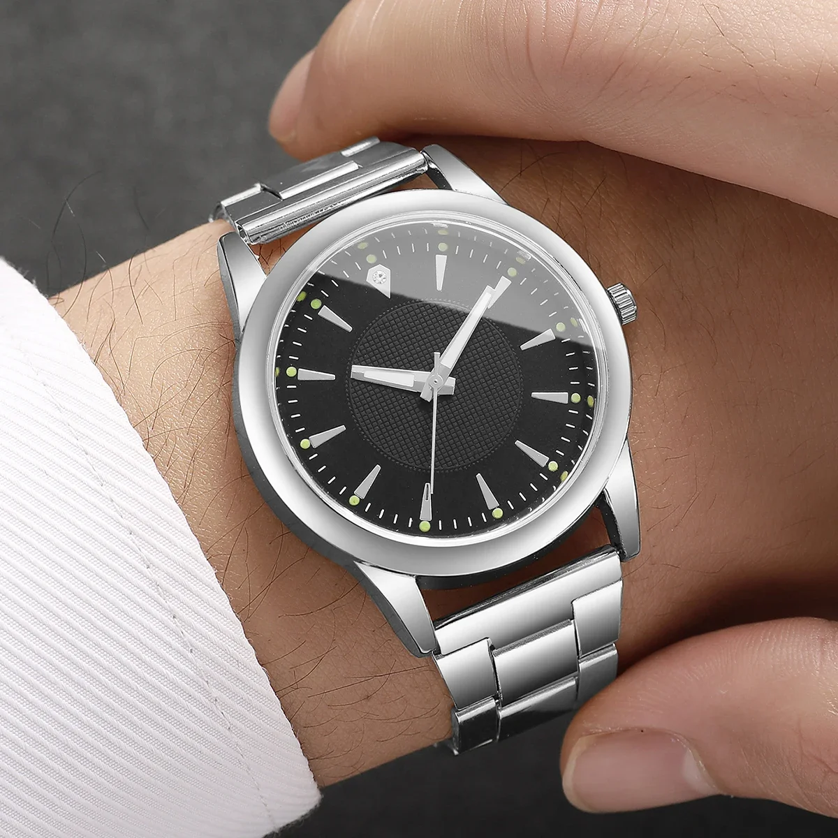 

2025 New Couple Watch Night Light Steel Strip Watch Women's Watch Men's Quartz Watch Men's Watch