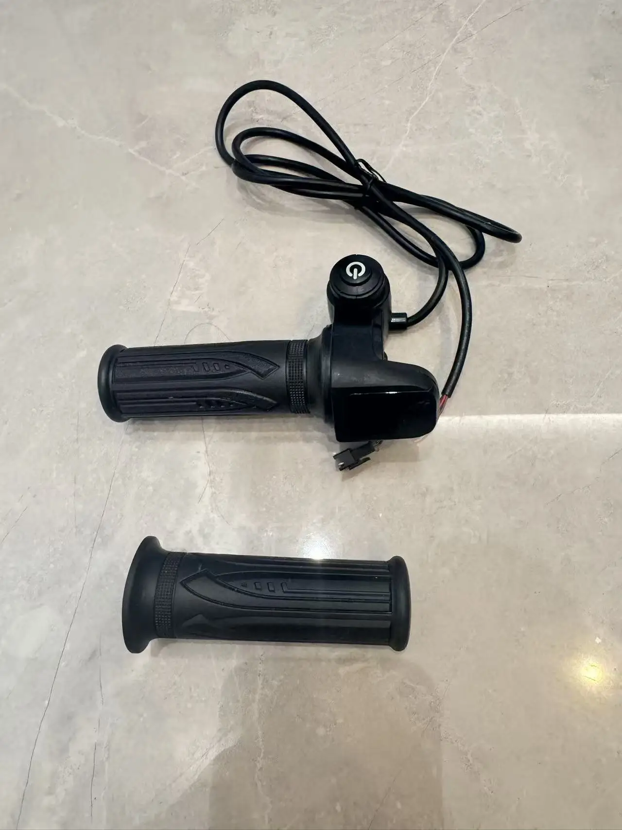 

DYU E-Bike Twist Throttle Speed Handlebar V1 Version Bicycle Control System Accessory for Electric Bikes