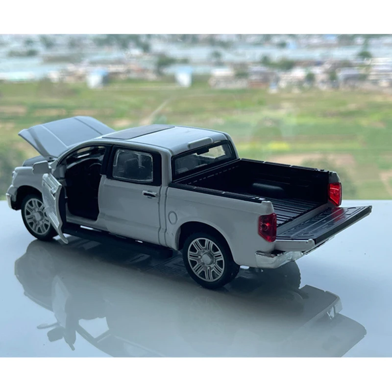 1/32 Alloy Tundra Pick Up Truck Diecast Metal Model Car Sound Light Pull Back Simulation Boy Gifts Toys