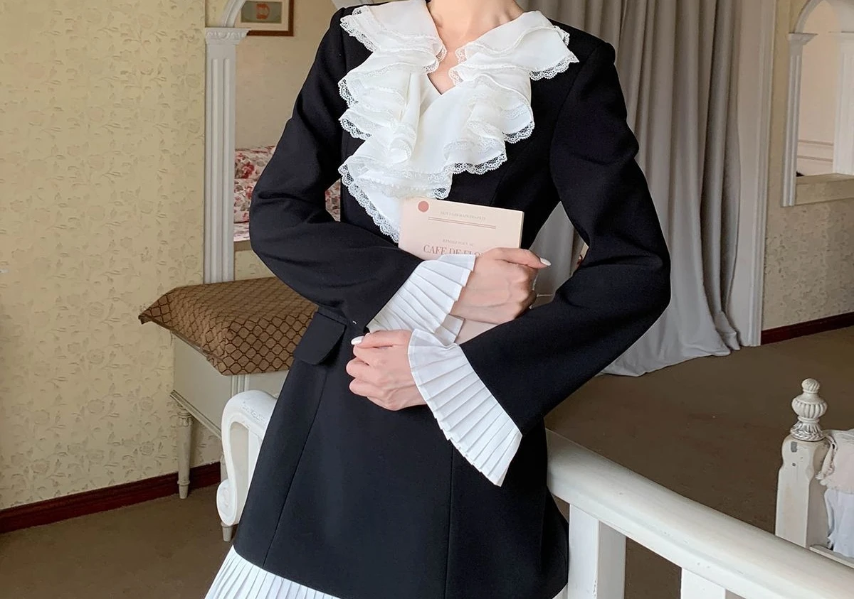 Black and White Contrasting Layered Ruffle Collar Dress for Women in Autumn 2025  Slimming Long Dress with Waist Cinching