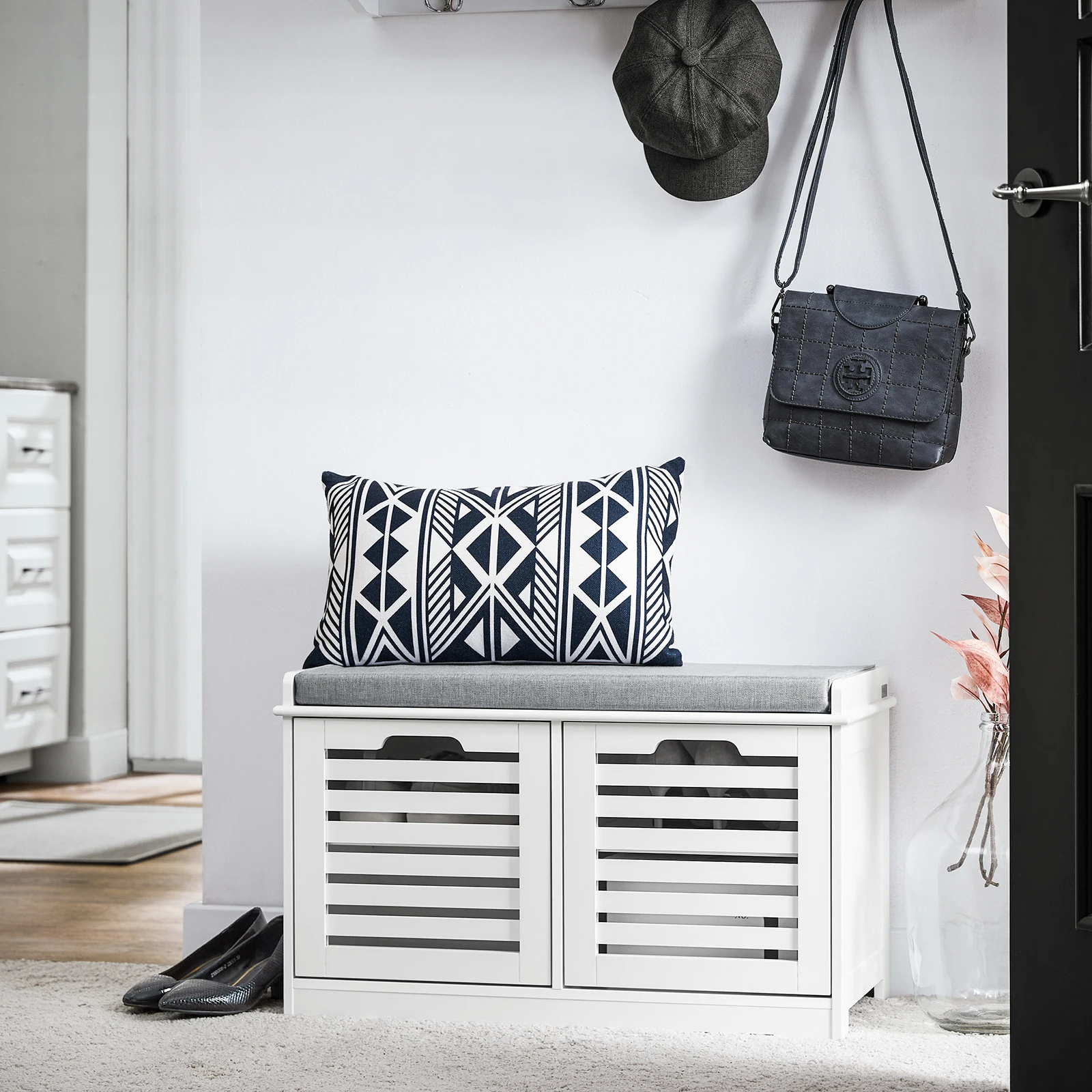 SoBuy FSR23-W Armoire à chaussures avec coussin de siège, commode de repos avec 3 paniers BHT environ: 105x43x35cm