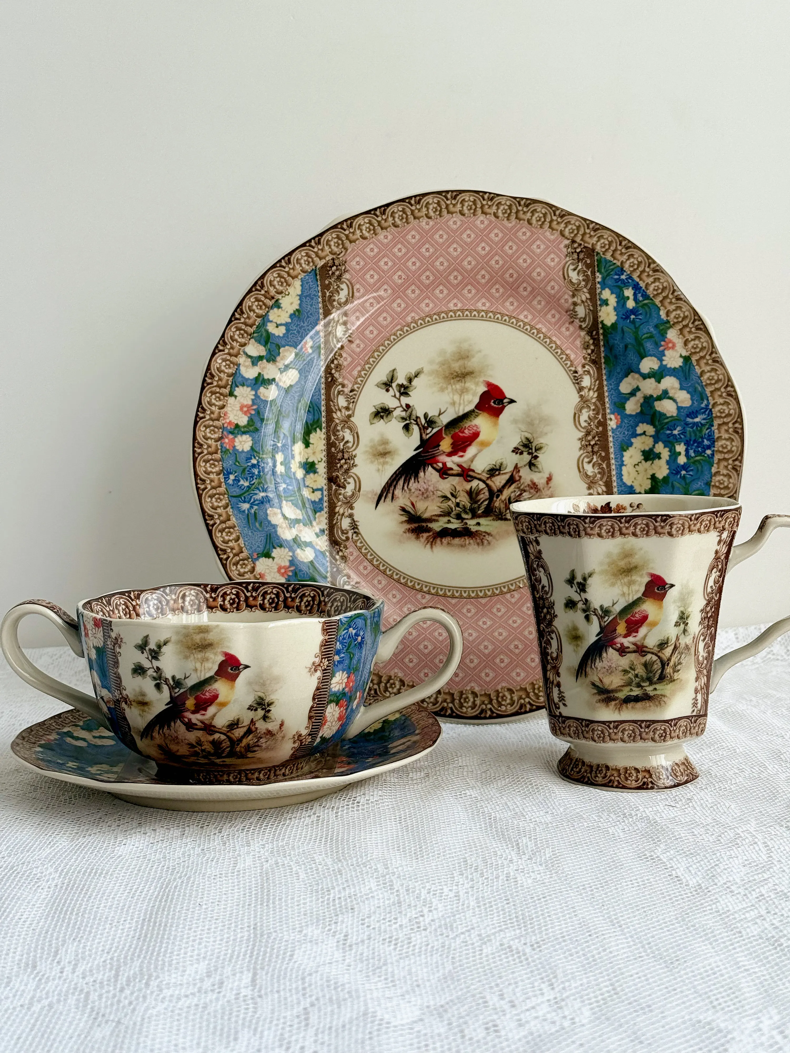 taza-de-desayuno-de-porcelana-negra-esmaltada-con-doble-asa-serie-pajaros-del-amor-medieval-real