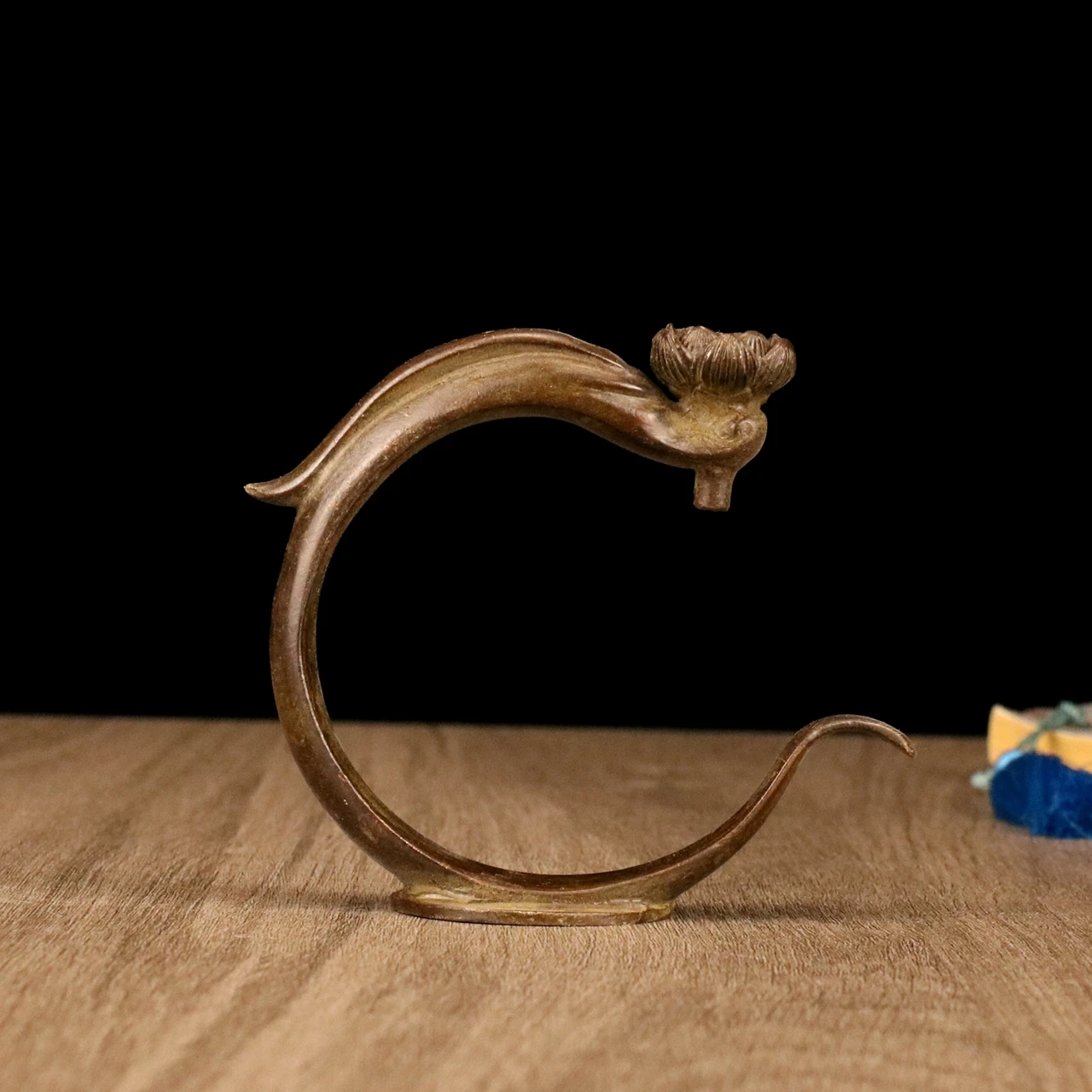 Elegant Alloy Fish Flow Incense Burner - Perfect Decorative Sculpture for Home, Tea Table, and Car Entrance