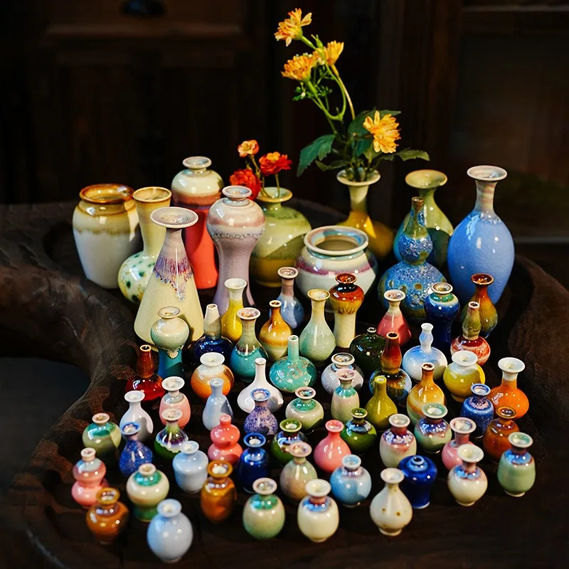 Short‑version title：Handmade Jingdezhen Glaze‑changing Mini Ceramic Vase, Tiny Dried‑flower Decor Ornament for Souvenir Wholesal
